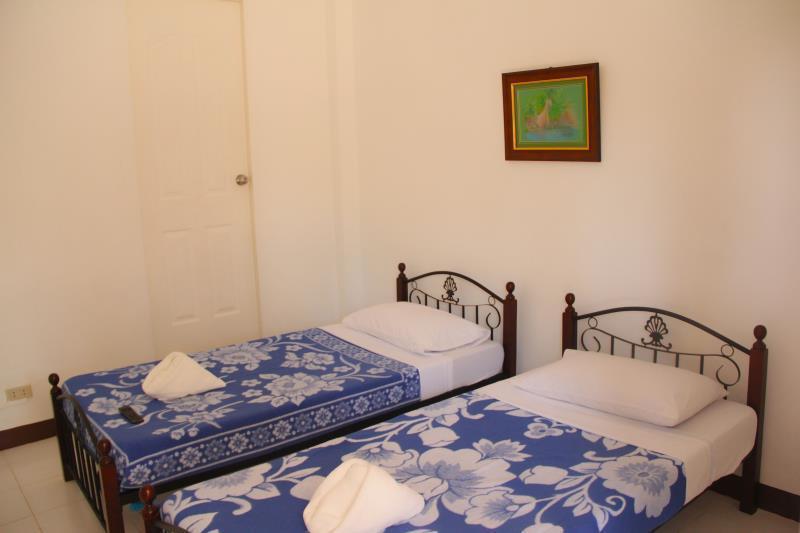 Dona Jovita Garden Resort Calamba  Exterior photo